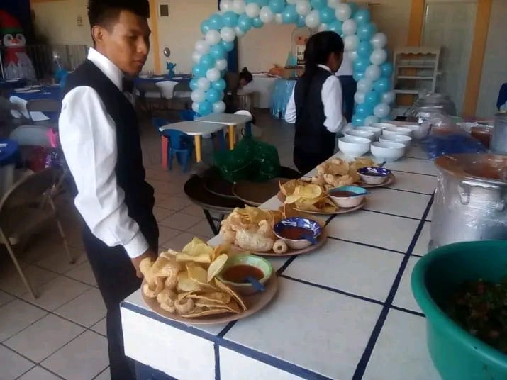 Servicio de banquete en evento social